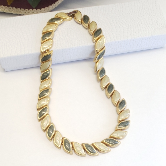 Vintage Green Swirl & Cream Swirl Gold Link Choker Necklace - Picture 7 of 9